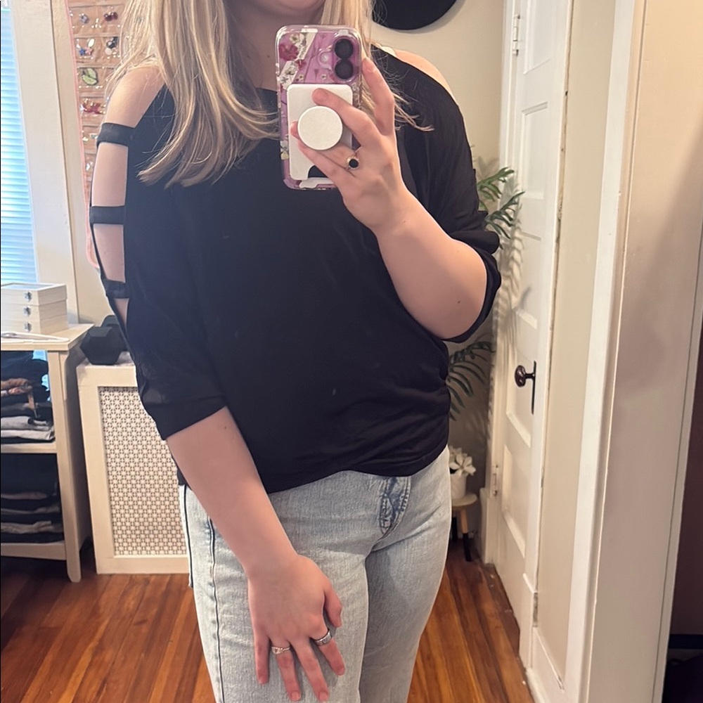 🖤 Maurices Women's Black Cold Shoulder Top